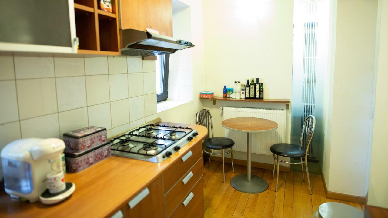 Nicole'S Apartment Bukarest Exteriör bild